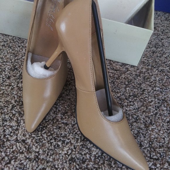 NIB Neutral Color Pumps Size 5 - Picture 1 of 2